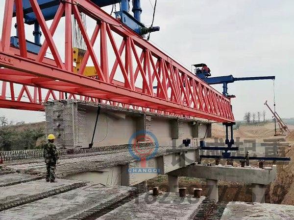 180噸運架一體架橋機的結(jié)構(gòu)形式