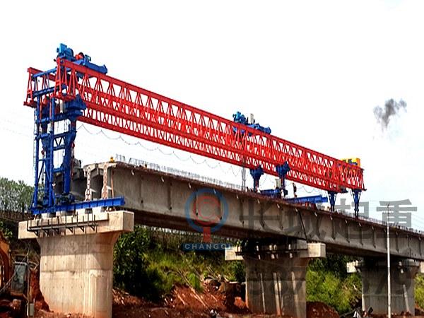 200噸鋼箱梁架橋機(jī)的應(yīng)用優(yōu)勢(shì) 30米箱梁架設(shè)