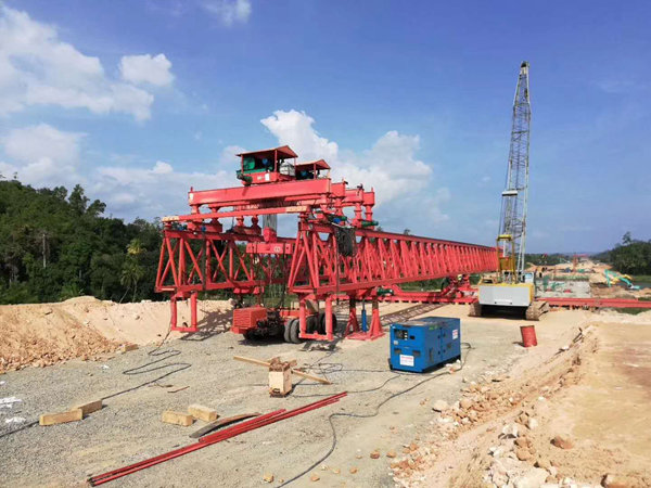 江蘇揚州架橋機(jī)廠家【自行式架橋機(jī)】