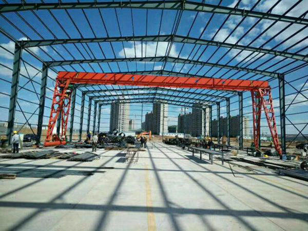 黑龍江哈爾濱龍門吊廠家假期更要注意安全