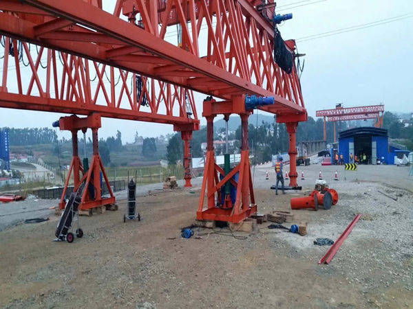 四川成都架橋機(jī)公司明令七禁止