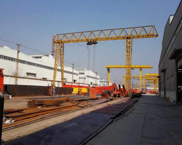 江蘇南京龍門吊廠家采用三合一驅(qū)動機(jī)構(gòu)