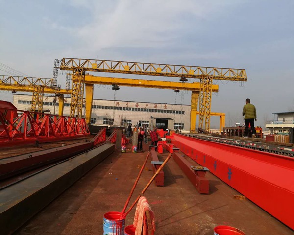 湖南長沙龍門吊廠家有專人培訓(xùn)司機(jī)