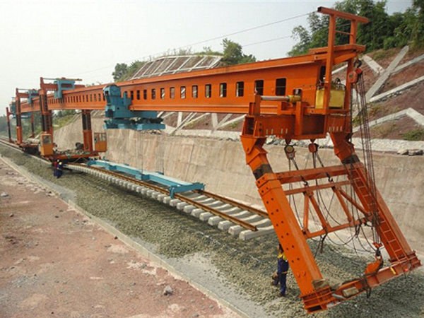 河南濮陽架橋機(jī)廠家首創(chuàng)雙導(dǎo)梁式