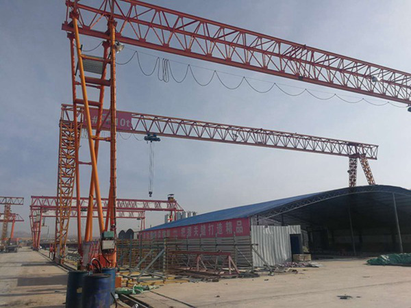 黑龍江鶴崗龍門吊公司有人被壓撥120