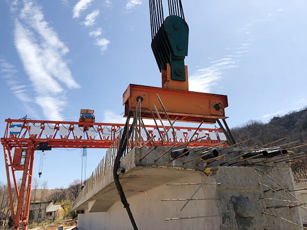 甘肅蘭州龍門吊廠家150噸租賃