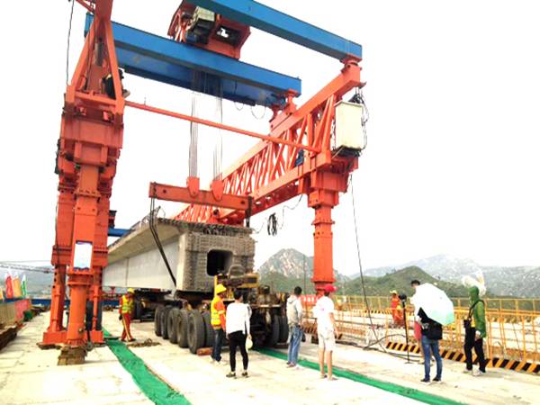 山東濟南架橋機租賃廠家流動作業