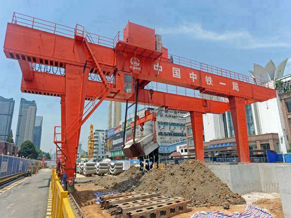 湖北咸寧龍門吊出租 維護(hù)和保養(yǎng)