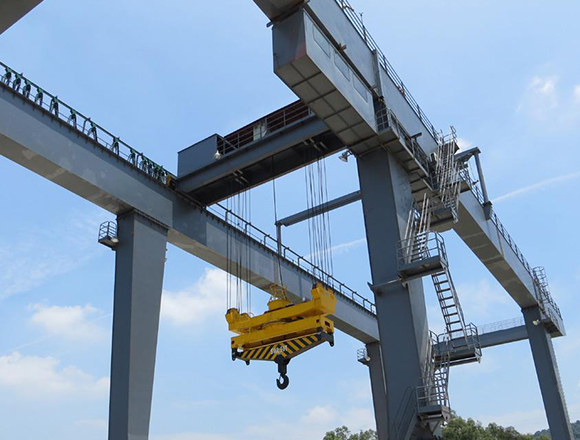  廣東深圳龍門吊廠家銷售多個型號龍門吊